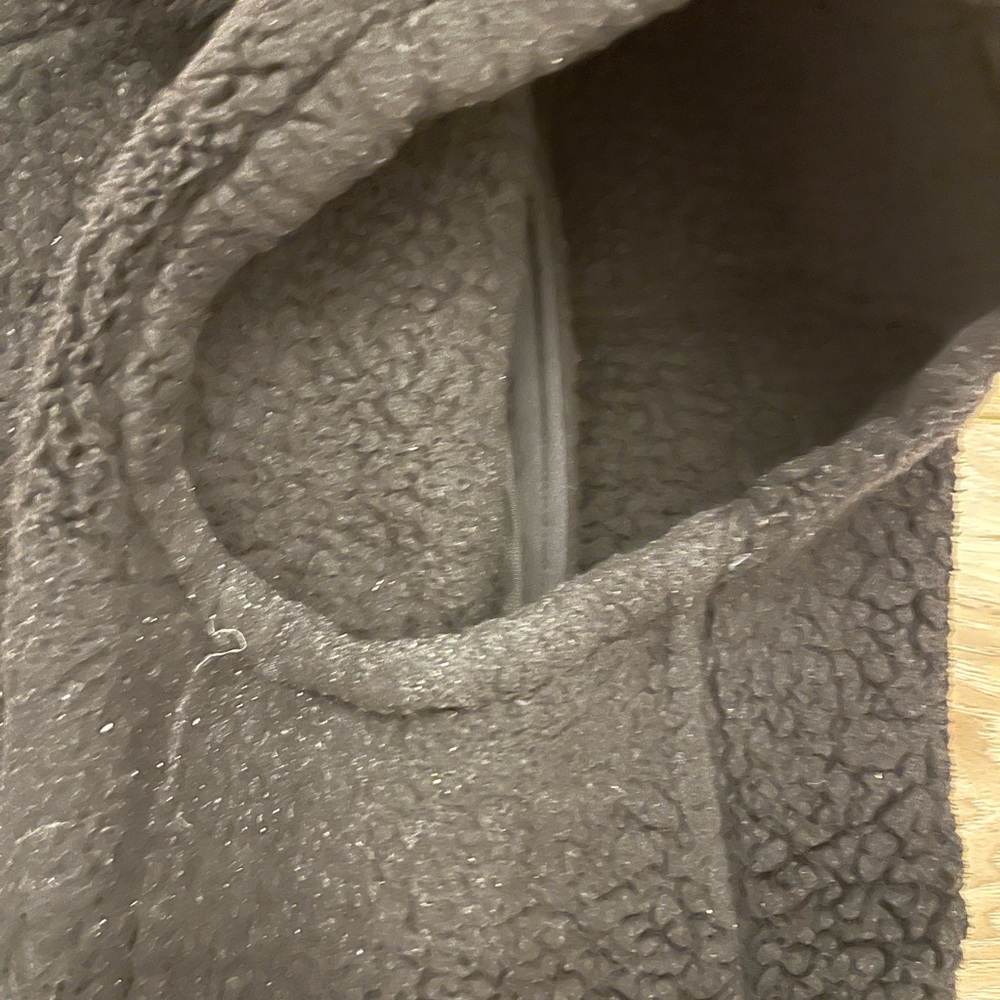 The North Face Black Sherpa Vest, size medium - Picture 7 of 11